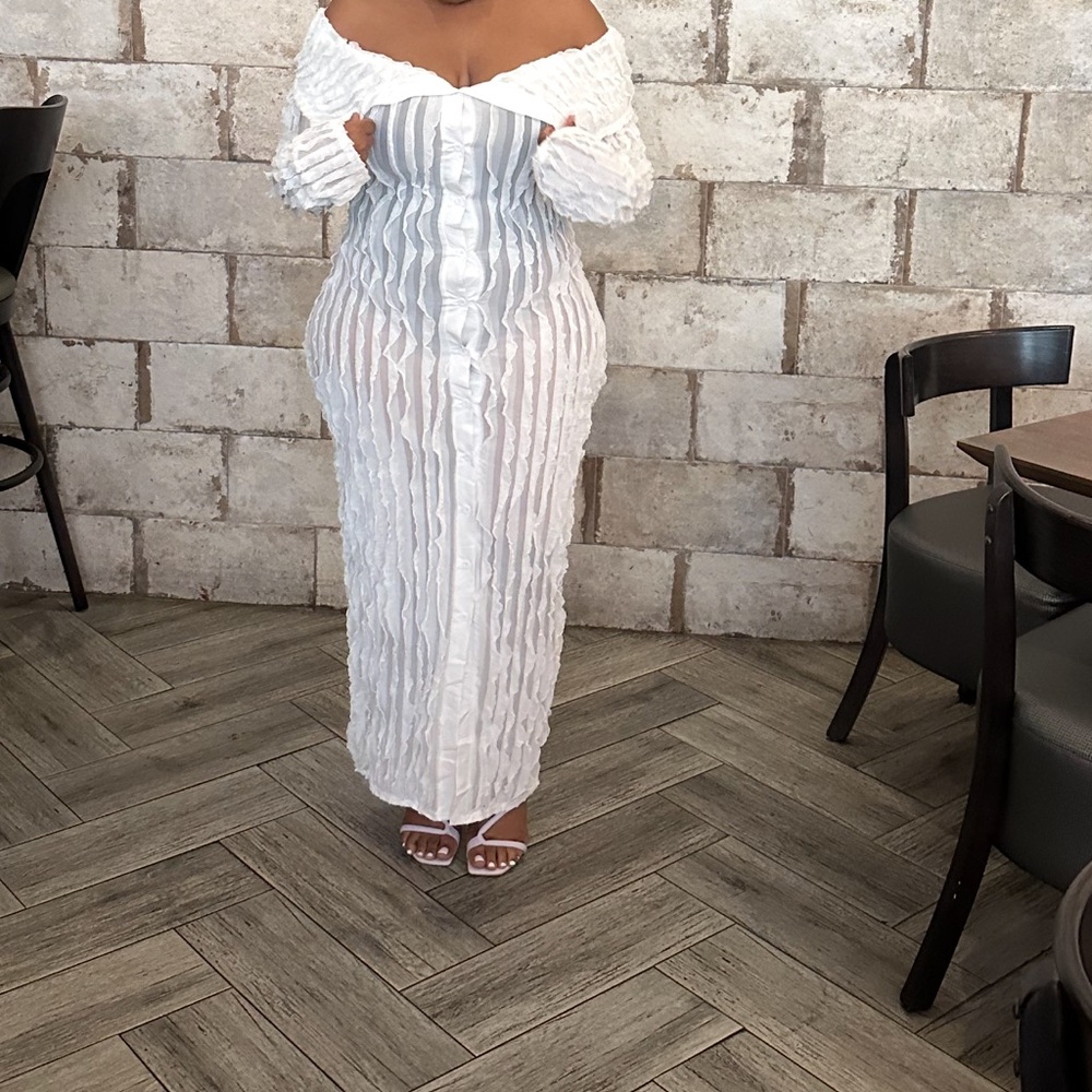Textured White Button-Down Maxi Dress - Picture 7 of 7